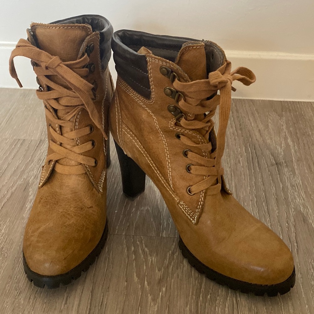 Two Lips Heeled Construction Boots